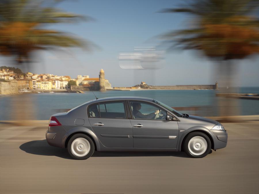  Renault Megane Saloon 2006 года  (фото 18 из 20)